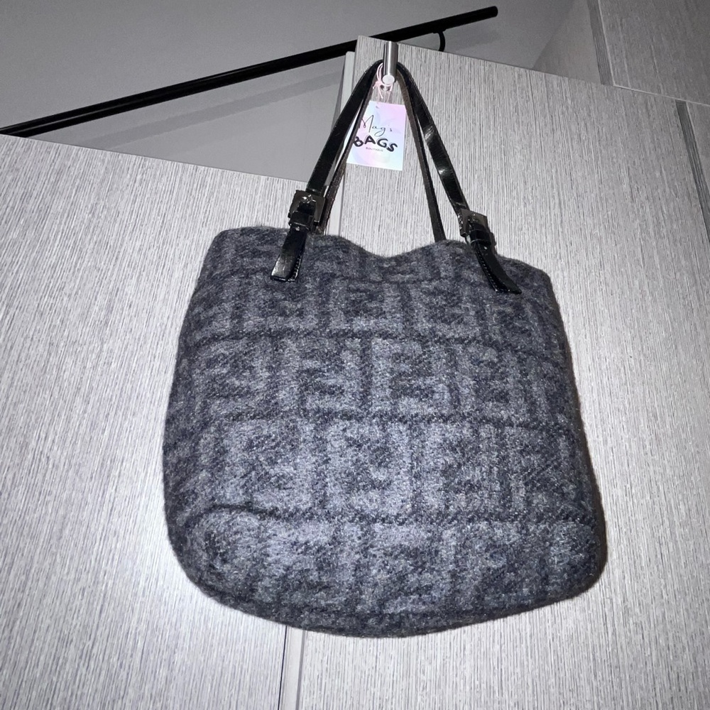 Fendi: Wool Cashmere Zucca Monogram Shoulder Bag - Picture 5 of 17